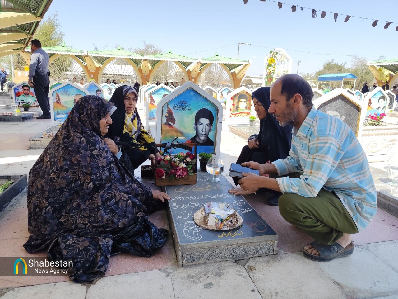 مردم جیرفت در جوار شهدا سال کهنه را نو کردند