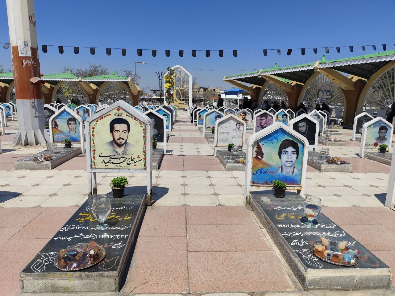 مردم جیرفت در جوار شهدا سال کهنه را نو کردند