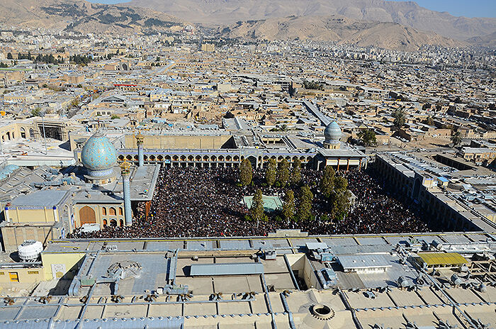 حرم شاهچراغ(ع)، نگین درخشان میان دو مسجد کهن