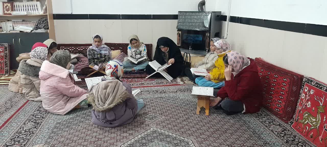 کلاسهای روخوانی و روانخوانی قرآن کریم در روستای گنداب علیا برگزار شد