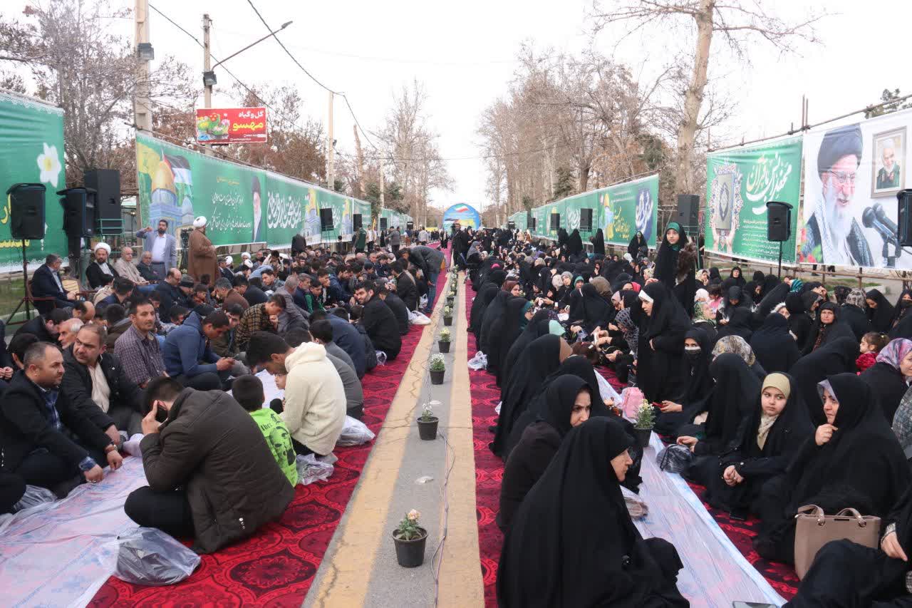 هر کس ندای تفرقه داشته باشد ندای شیطان است