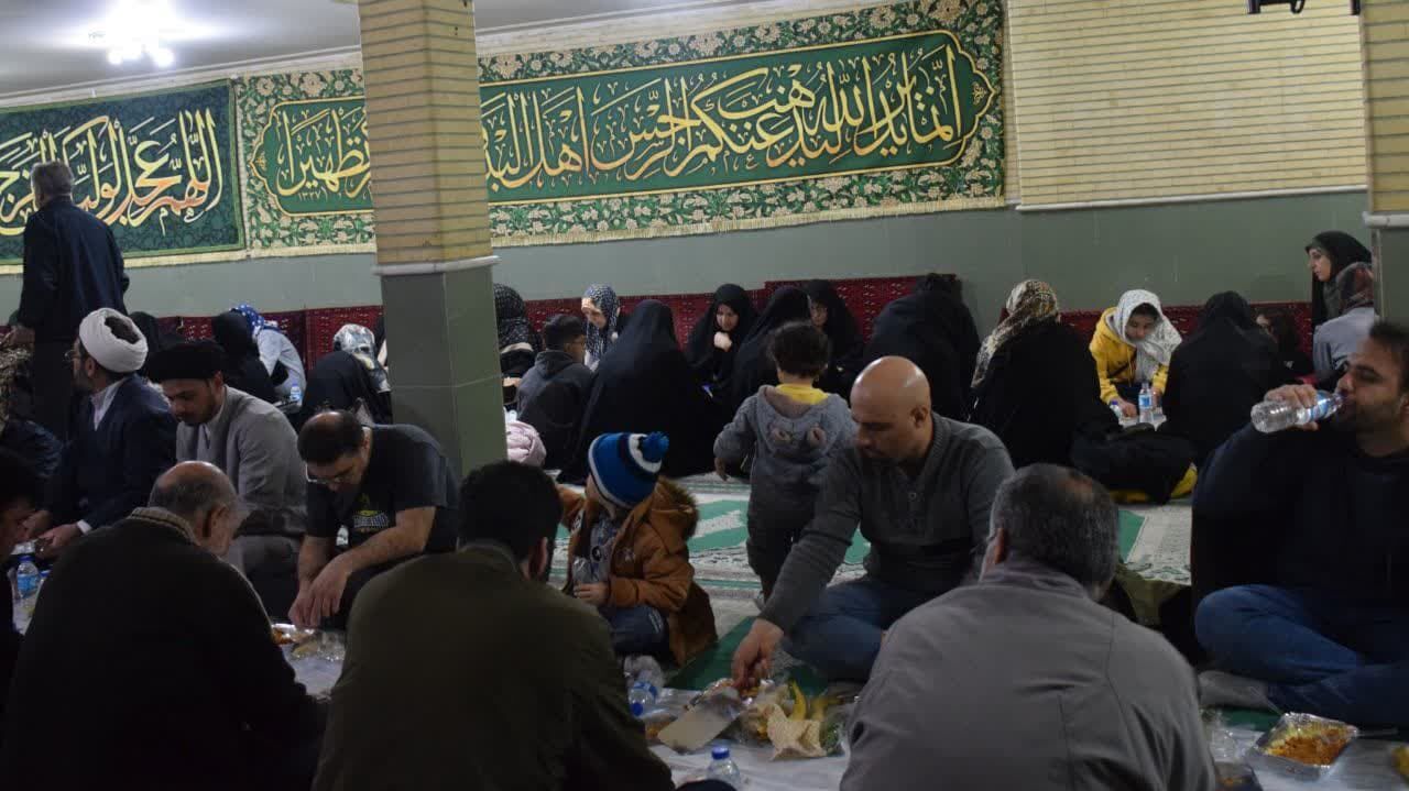 برپایی سفرههای ساده افطاری در مسجد سلمان فارسی کرمانشاه