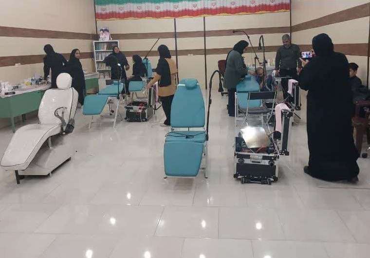 «سفیران محبت» لبخند را به چهره نیازمندان کویرات آران و بیدگل نشاندند