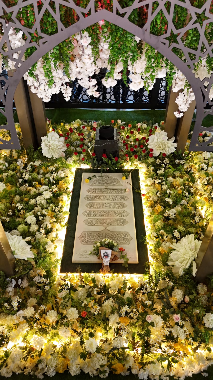 حضور گسترده مردم در اولین روز عید فطر بر مزار شهید «سید حسن نصرالله» +عکس