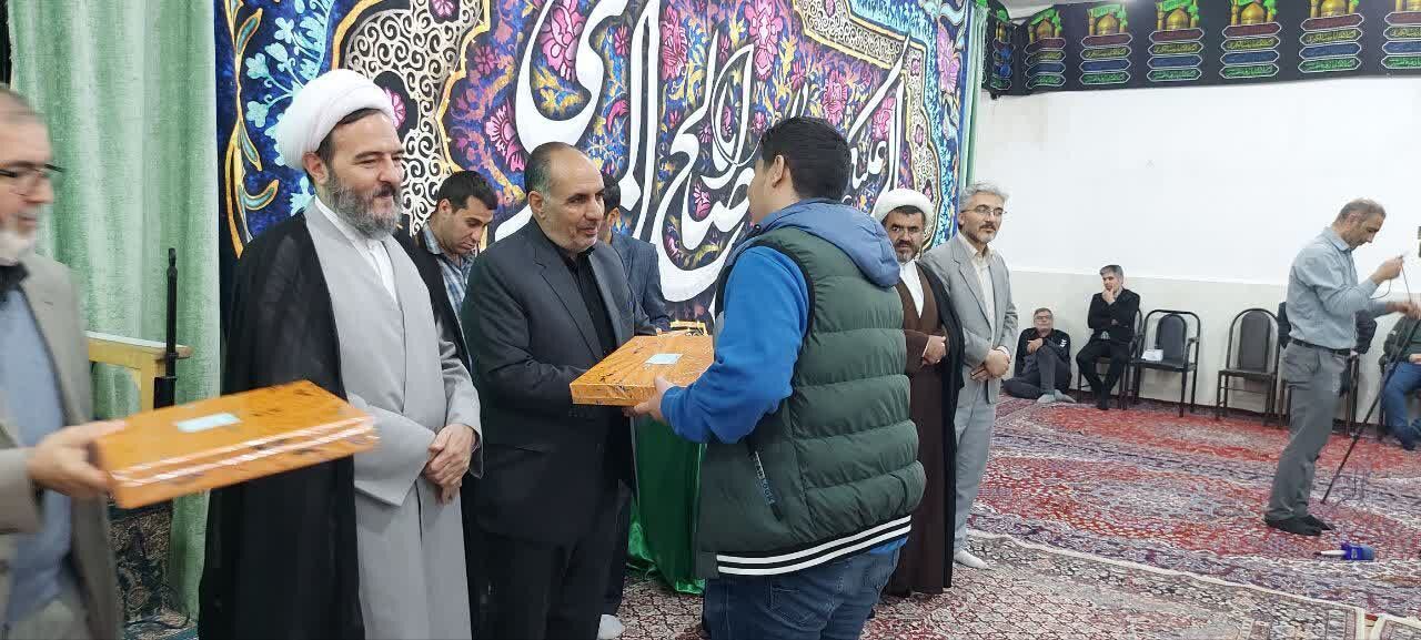 خادمان قرآنی در بیجار تجلیل شدند