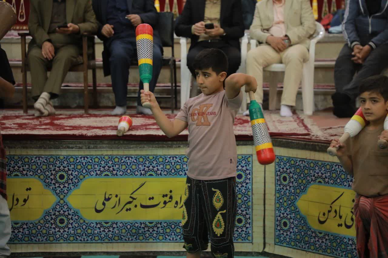 آیین پهلوانی همراه با تقدیر از خدمات مرشد زورخانهای در کاشان برگزار شد