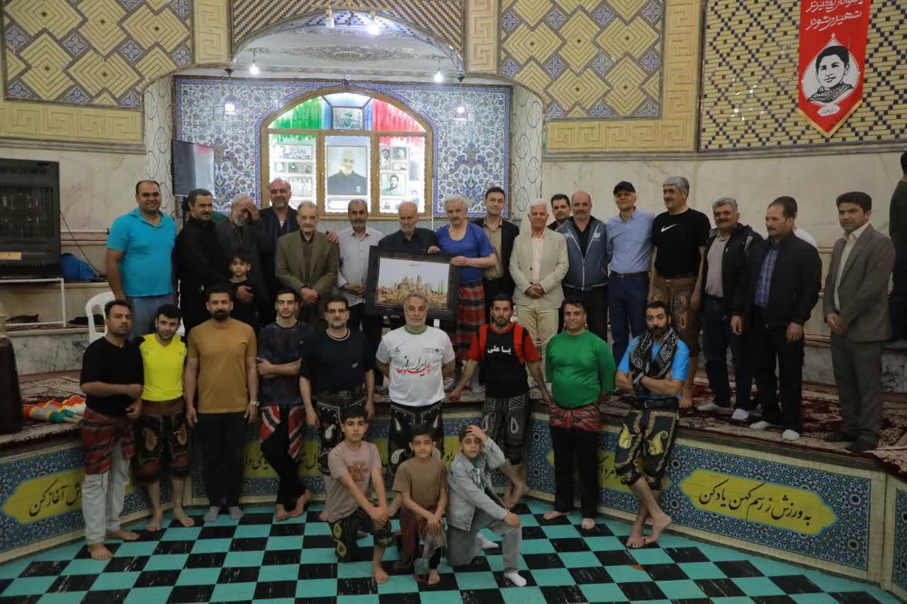 آیین پهلوانی همراه با تقدیر از خدمات مرشد زورخانهای در کاشان برگزار شد