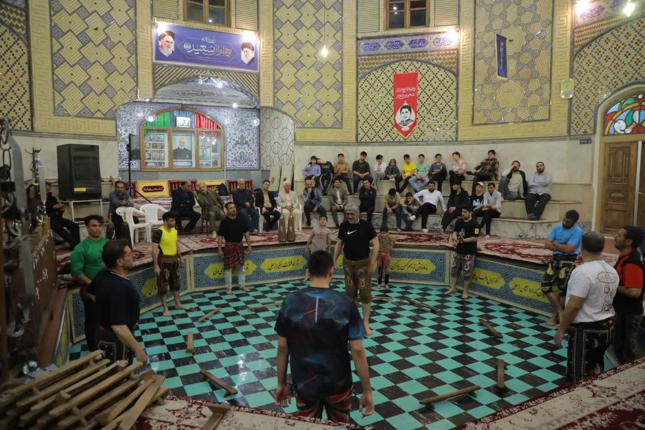 آیین پهلوانی همراه با تقدیر از خدمات مرشد زورخانهای در کاشان برگزار شد