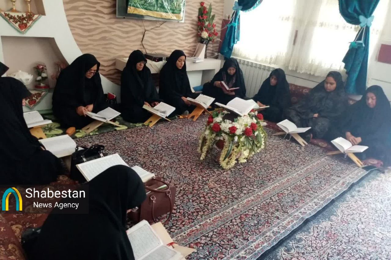 تحولآفرینی جلسات خانگی قرآن کریم کرمان با گذر از عبادت و معنویت به عمل و مسئولیت