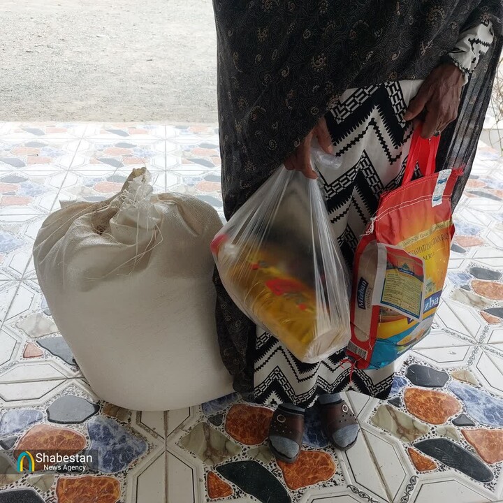 توزیع بسته های معیشتی عیدانه در بین نیازمندان