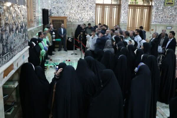 گلباران مزار شهید سیدمهدی جلادتی توسط خادمیاران رضوی