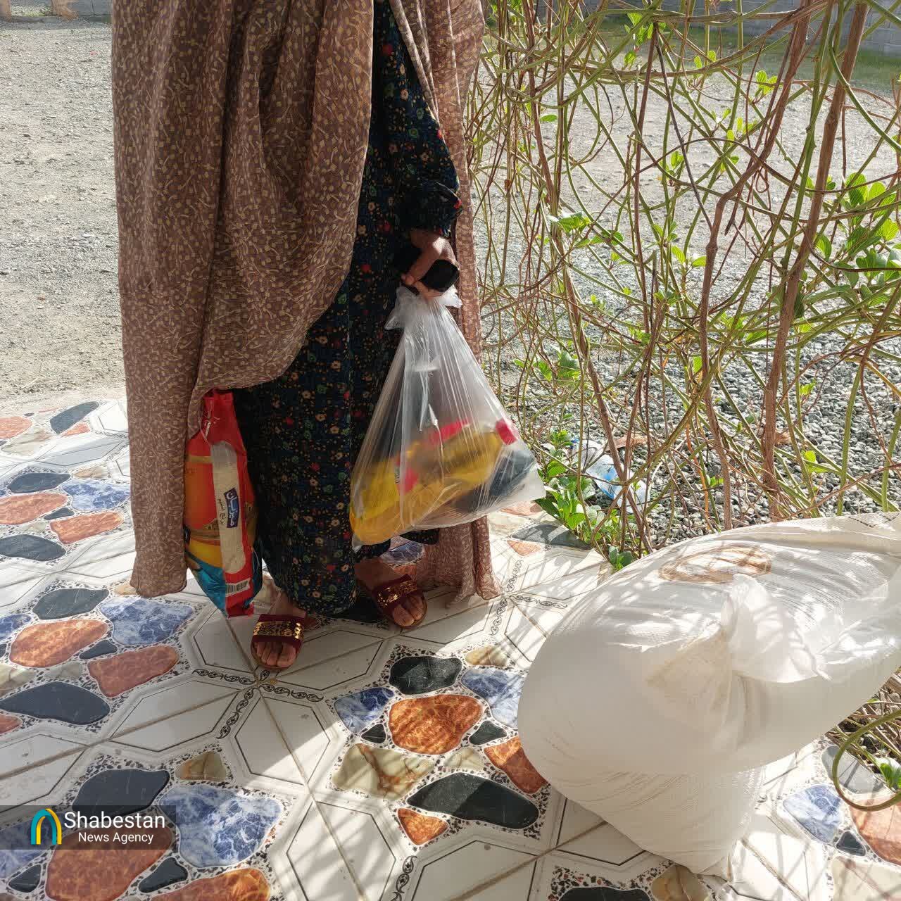 توزیع بسته های معیشتی عیدانه در بین نیازمندان