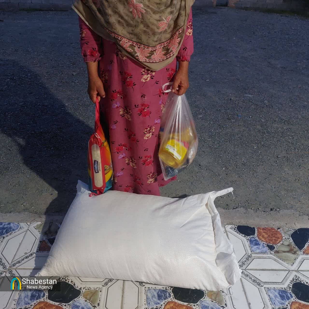 توزیع بسته های معیشتی عیدانه در بین نیازمندان