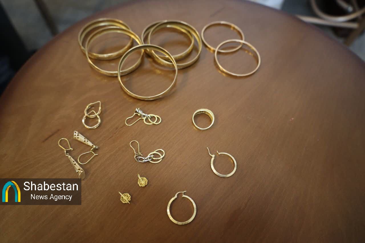 اهدای ۱۸ قطعه طلای یک خانواده برای جبهه مقاومت/تحویل کمکهای جدید رفسنجانیها به دفتر مقام معظم رهبری