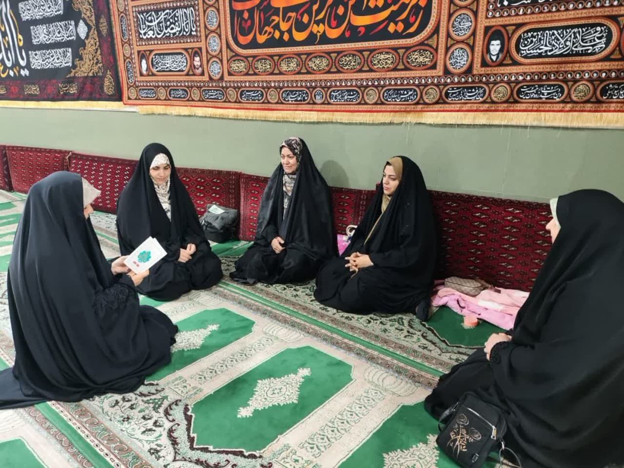 برپایی حلقههای کتابخوانی یکی از راههای موثر برای ارتقای سطح فرهنگ و انسجام اجتماعی است