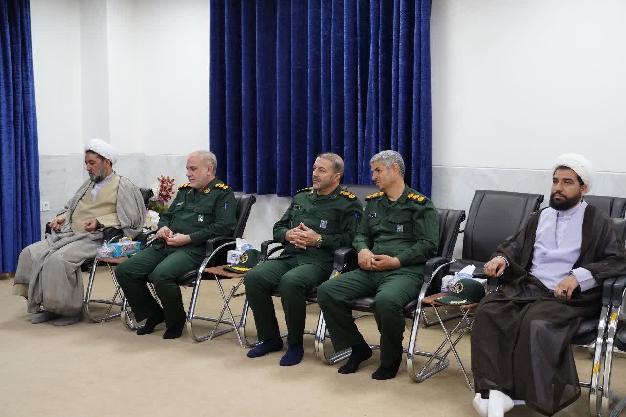 سپاه بازوی توانمند ولایت و پاسدار انقلاب است