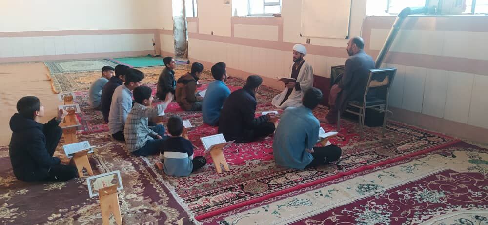 مسجد امامحسین(ع) لردگان پایگاهی برای تربیت نوجوانان