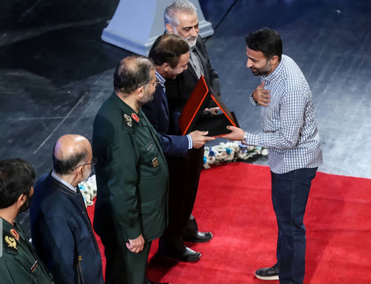 با بچهمسجدیهایی که چهره هنر انقلابی هستند