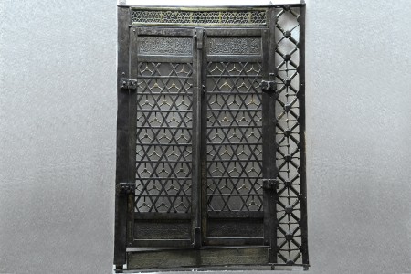 حکایت پنجره‌ای که دست عالم دخیل آن است