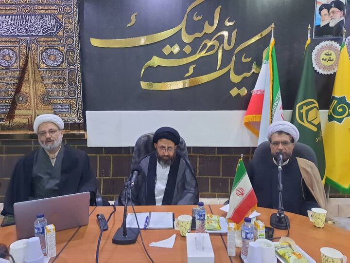 توصیه بعثه رهبری به زائران عمره: طواف به نیابت از شهدا