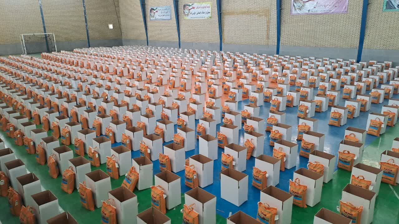توزیع هزار بسته غذایی بین خانوادههای نیازمند خواف