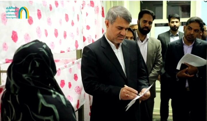 بازدید متفاوت دادستان کرمان از زندان بم و گفتگو با زندانیان