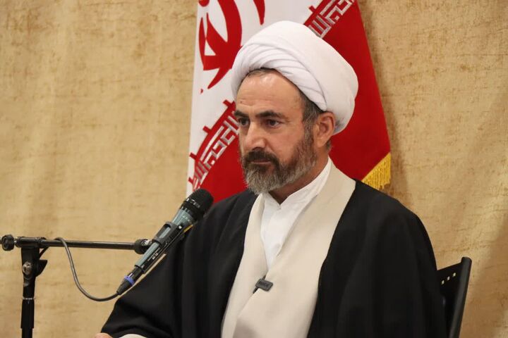 هنرمندان با قلم و شعر خود جهاد تبیین را پیش ببرند