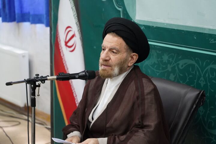 آموزه‌های دینی و ارزشی در محتوای هنر قرار داده شود