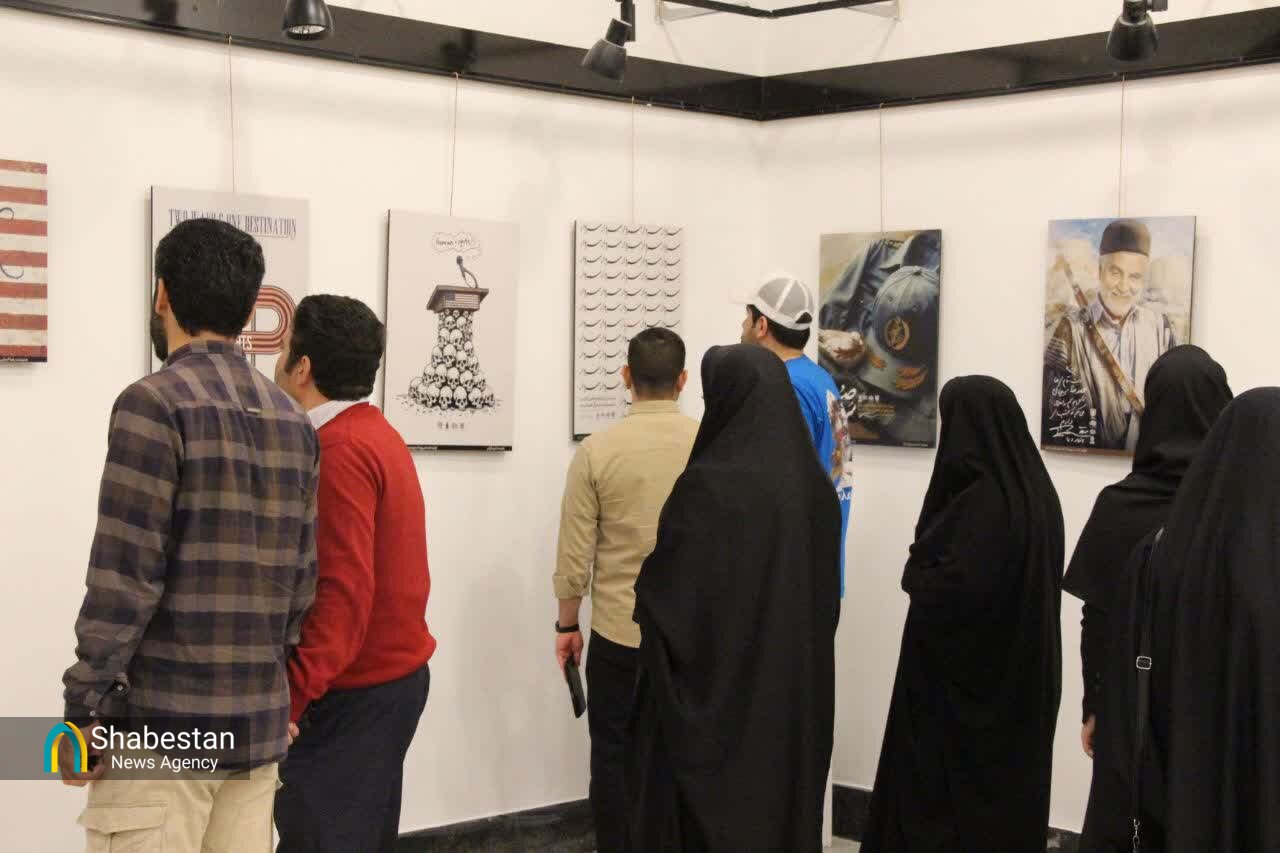 نمایشگاه آثار منتخب پوسترهای هنرمندان لرستانی برپا شد