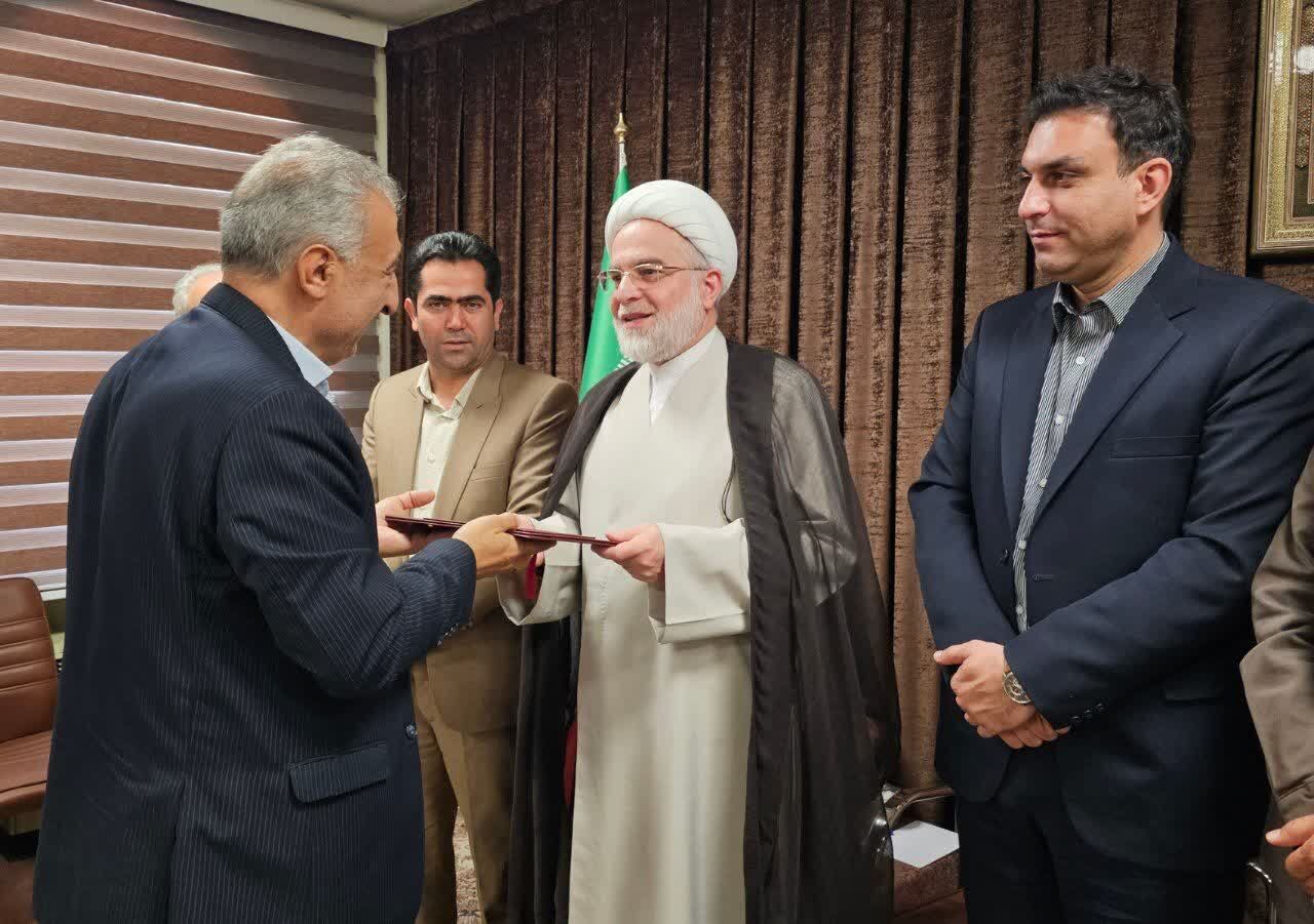 فعالین فرهنگی و هنری با زبان هنر شخصیت شهید آوینی را برای نسل امروز تبیین کنند