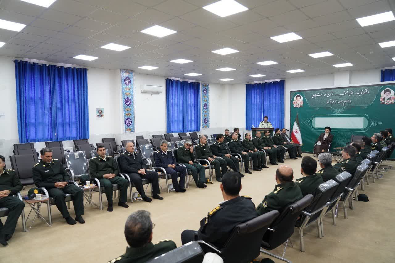 نیروی انتظامی حصار امن جامعه است