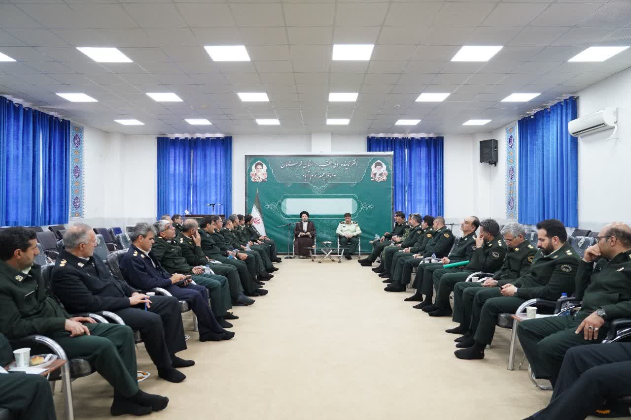 نیروی انتظامی حصار امن جامعه است