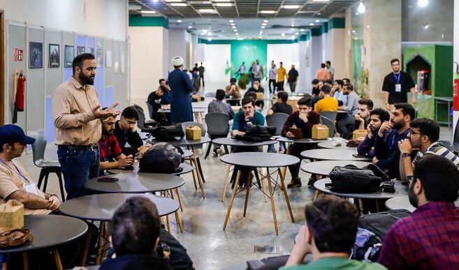 دورهمی ۱۰۰۰ نفری بچه‌های مسجدی در مشهد برای تولید آثار محرمی