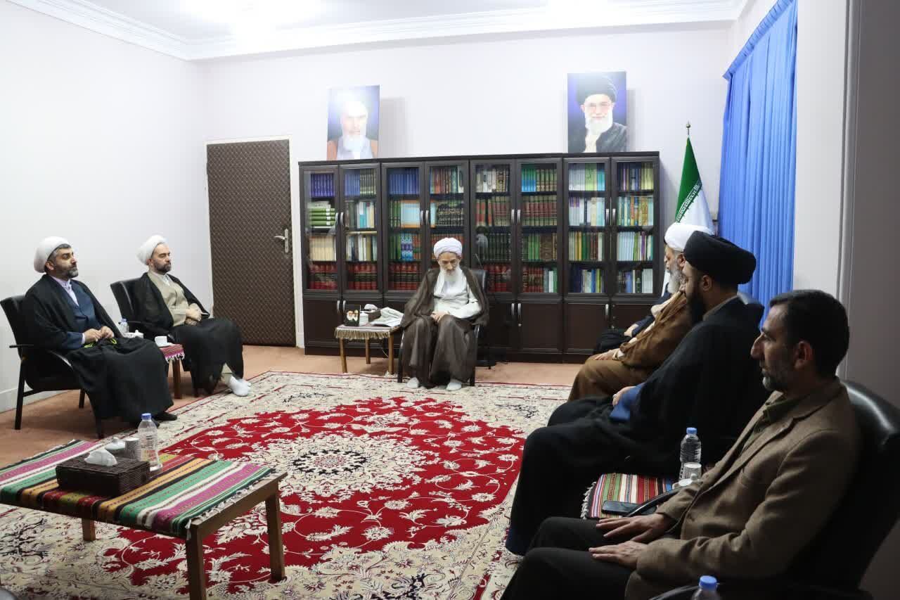 آبرو و سرمایه‌ اجتماعی لباس روحانیت برای همه ما خط قرمز باشد