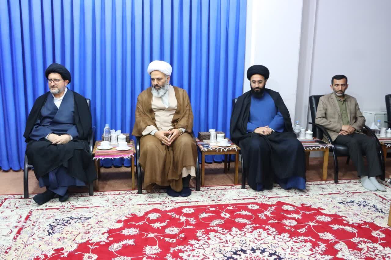 آبرو و سرمایه‌ اجتماعی لباس روحانیت برای همه ما خط قرمز باشد