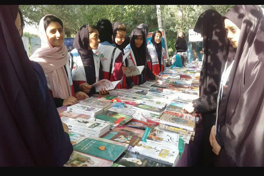 امام محله‌ایی که فعالیت‌های مسجد را به کتاب گره زده است