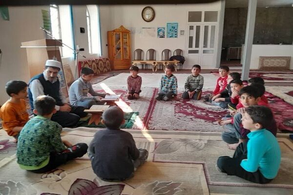 ابتکار ماموستا مرادی در جذب بچه‌های شاهین‌دژ به مسجد