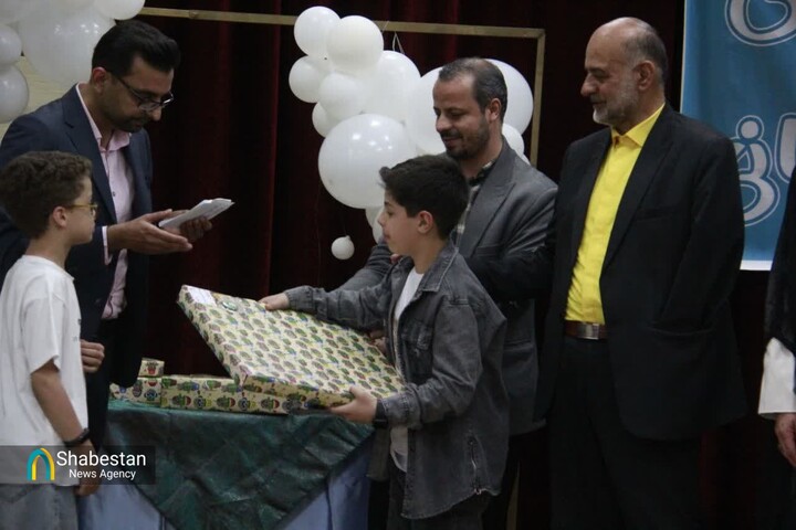 دست در دست قرآن؛ نونهالان کاشانی در اختتامیه «دوست آسمانی»