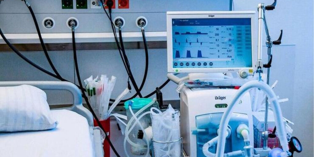 جانها در تاریکی؛ درمانگاه دشت عباس در خطر خاموشی