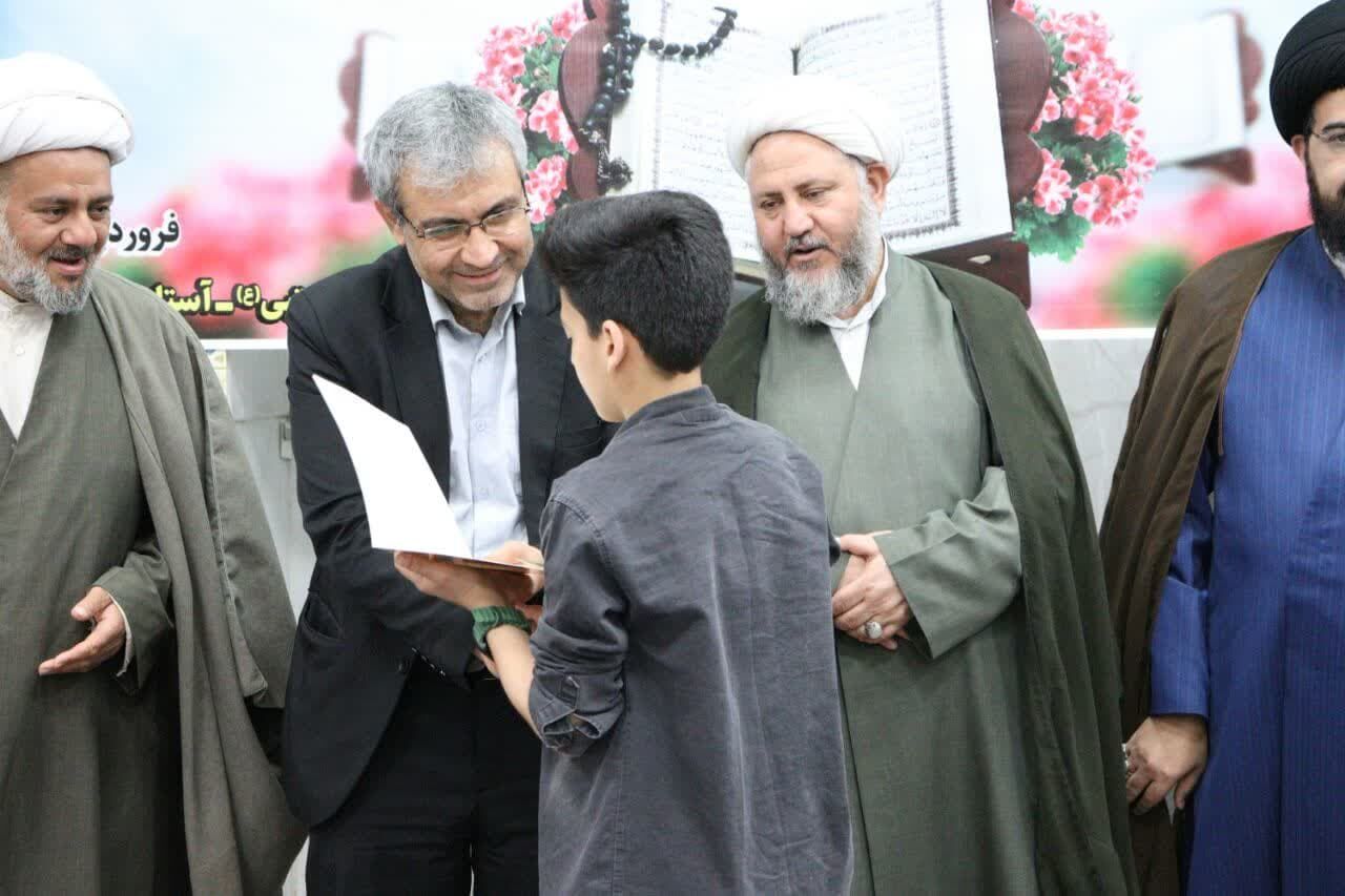 احیای سنت تجلیل از خادمان قرآن سرمحله آران و بیدگل پس از ۸ سال