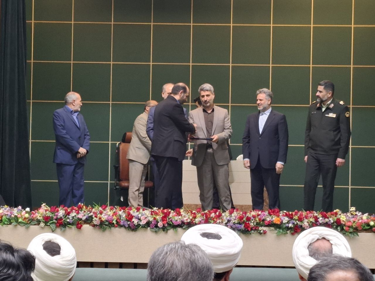 زندانها جزو حلقههای امنیتی کشور هستند