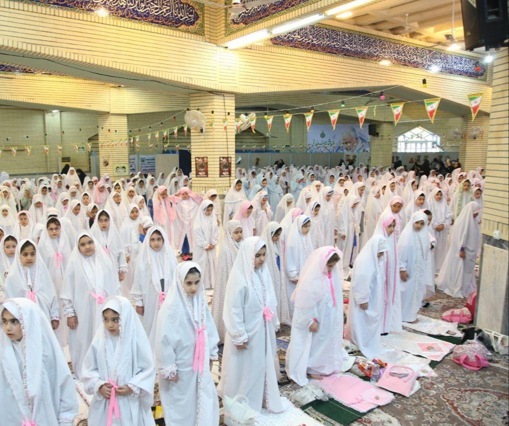 جشن تکلیف ۹۰۰ دختر دانش آموز در انزلی