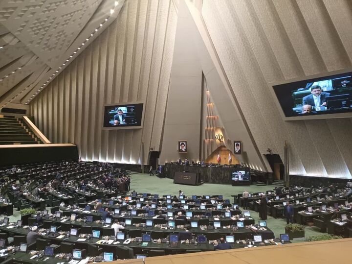 اعضای هیات رئیسه مجلس شورای اسلامی به دیدار رهبر انقلاب رفتند