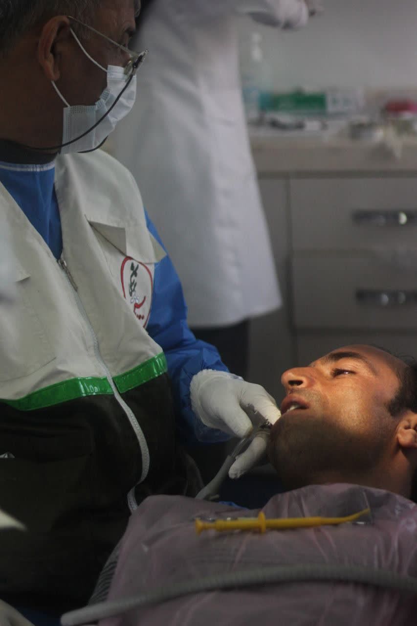 گروه جهادی که بذر لبخند را در دل کویر میکارد