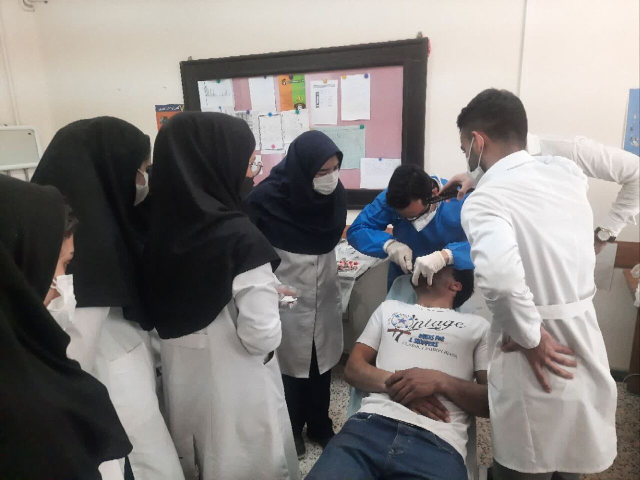 گروه جهادی که بذر لبخند را در دل کویر میکارد