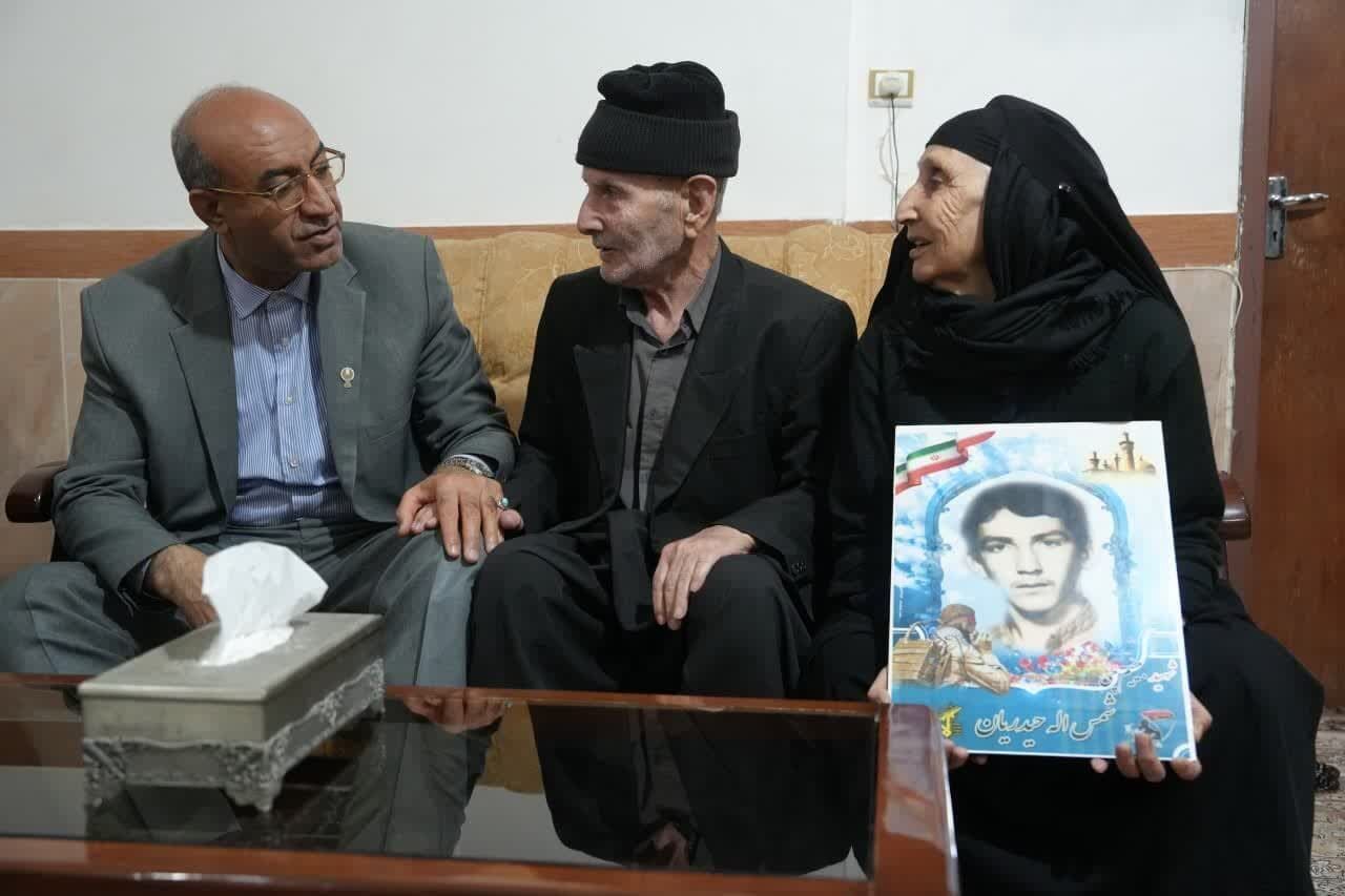 دیدار استاندار کرمانشاه از خانوادههای شهیدان والامقام نوری و حیدریان