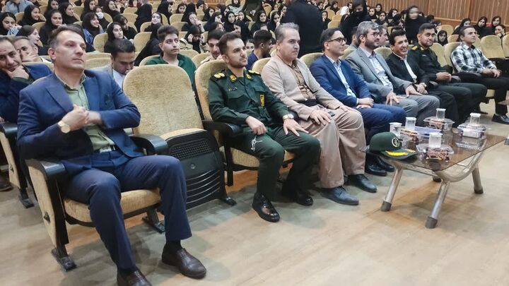 تجلیل از درخشش علمی دانش‌آموزان سروآباد در کنکور سراسری