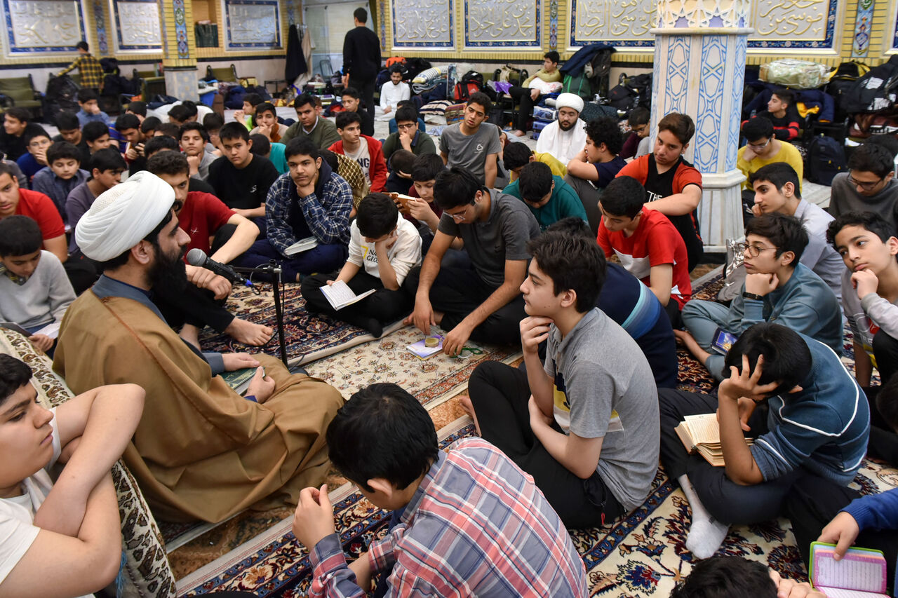 جوانان، مساجد و آزمون تعامل؛ نقش کلیدی هیئت‌ امنا در جذب یا دفع نسل نو