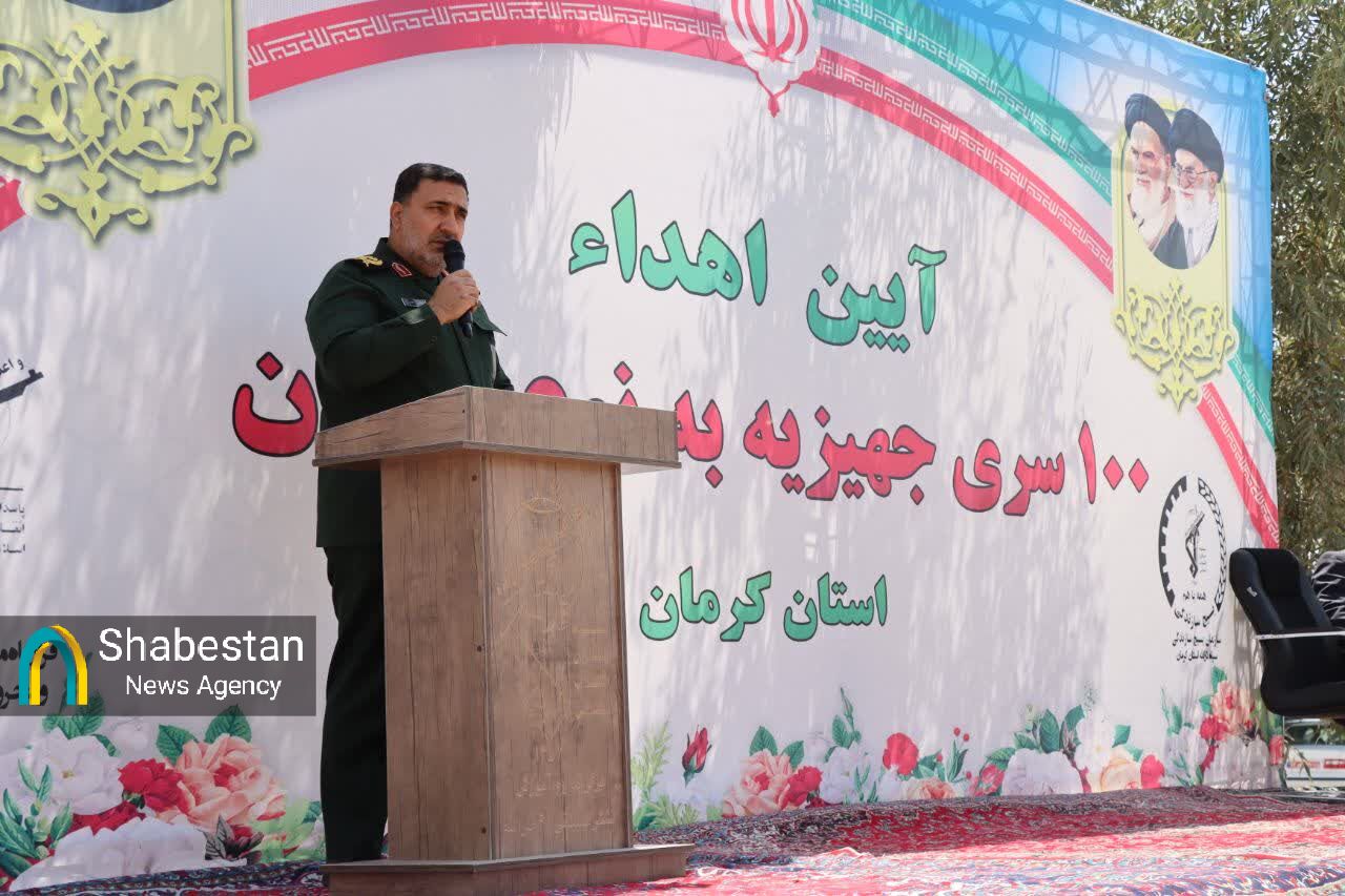 توزیع یکصد سری جهیزیه با حضور دبیر قرارگاه محرومیتزدایی سپاه پاسداران در کرمان آغاز شد