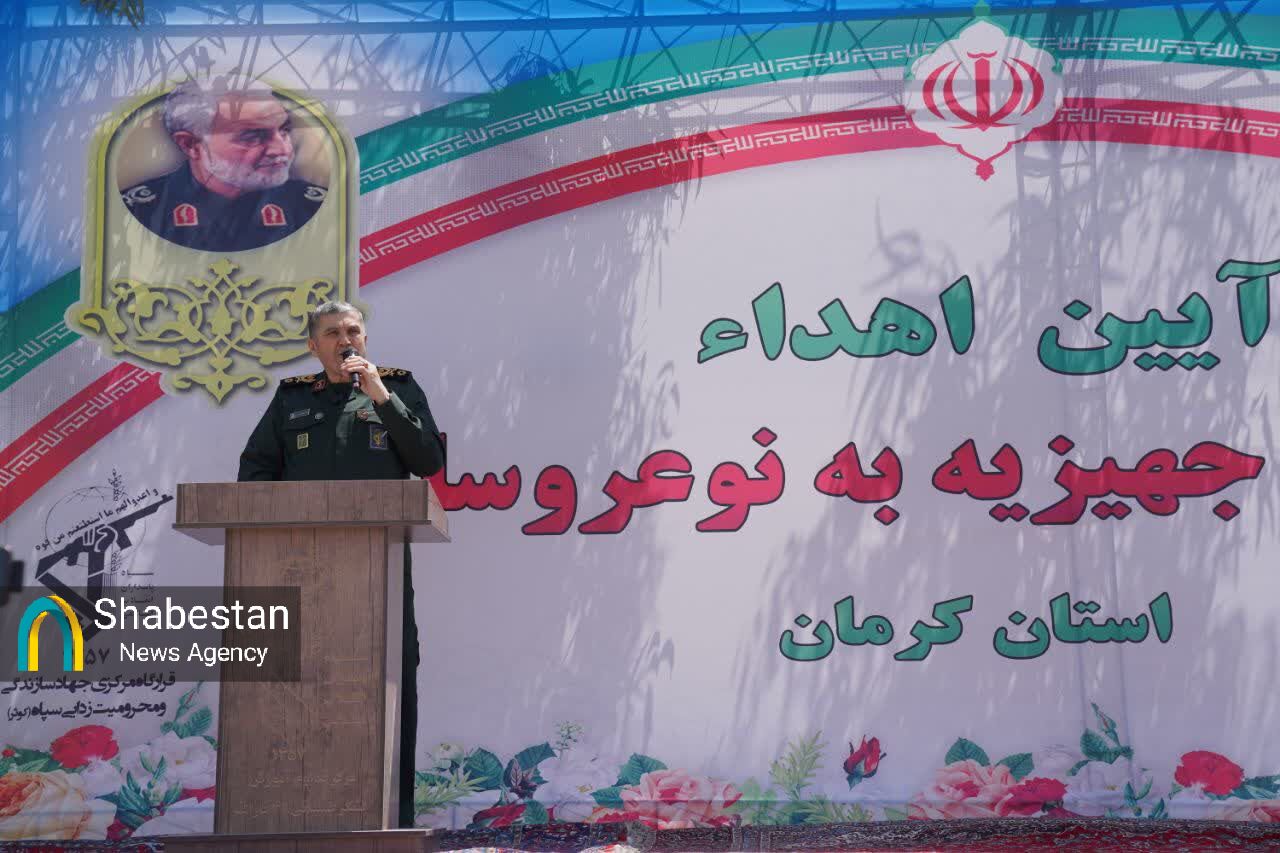 توزیع یکصد سری جهیزیه با حضور دبیر قرارگاه محرومیتزدایی سپاه پاسداران در کرمان آغاز شد